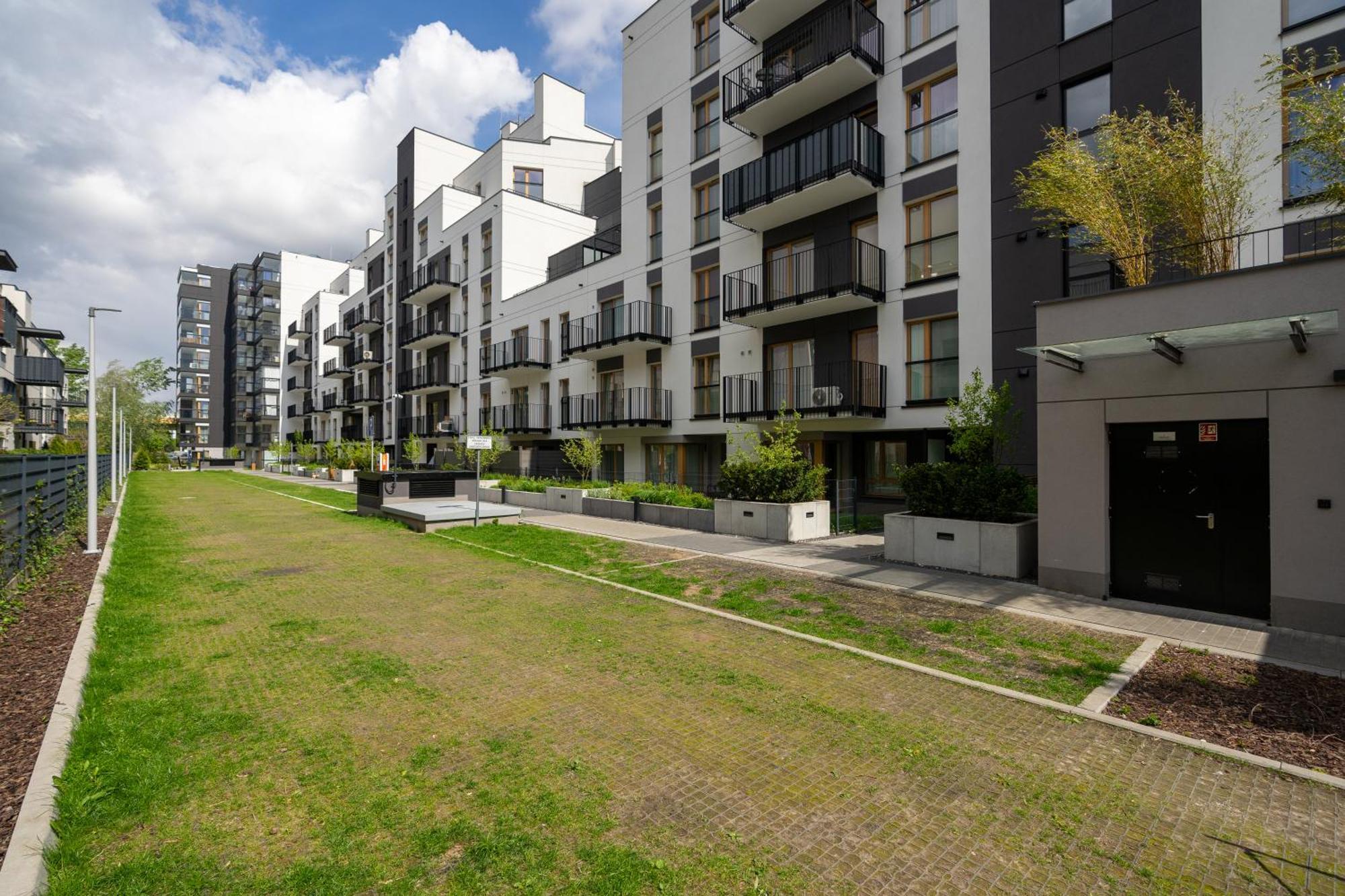 Apartament Bemowo - Parking, Balcony & Workspace - By Rentujemy